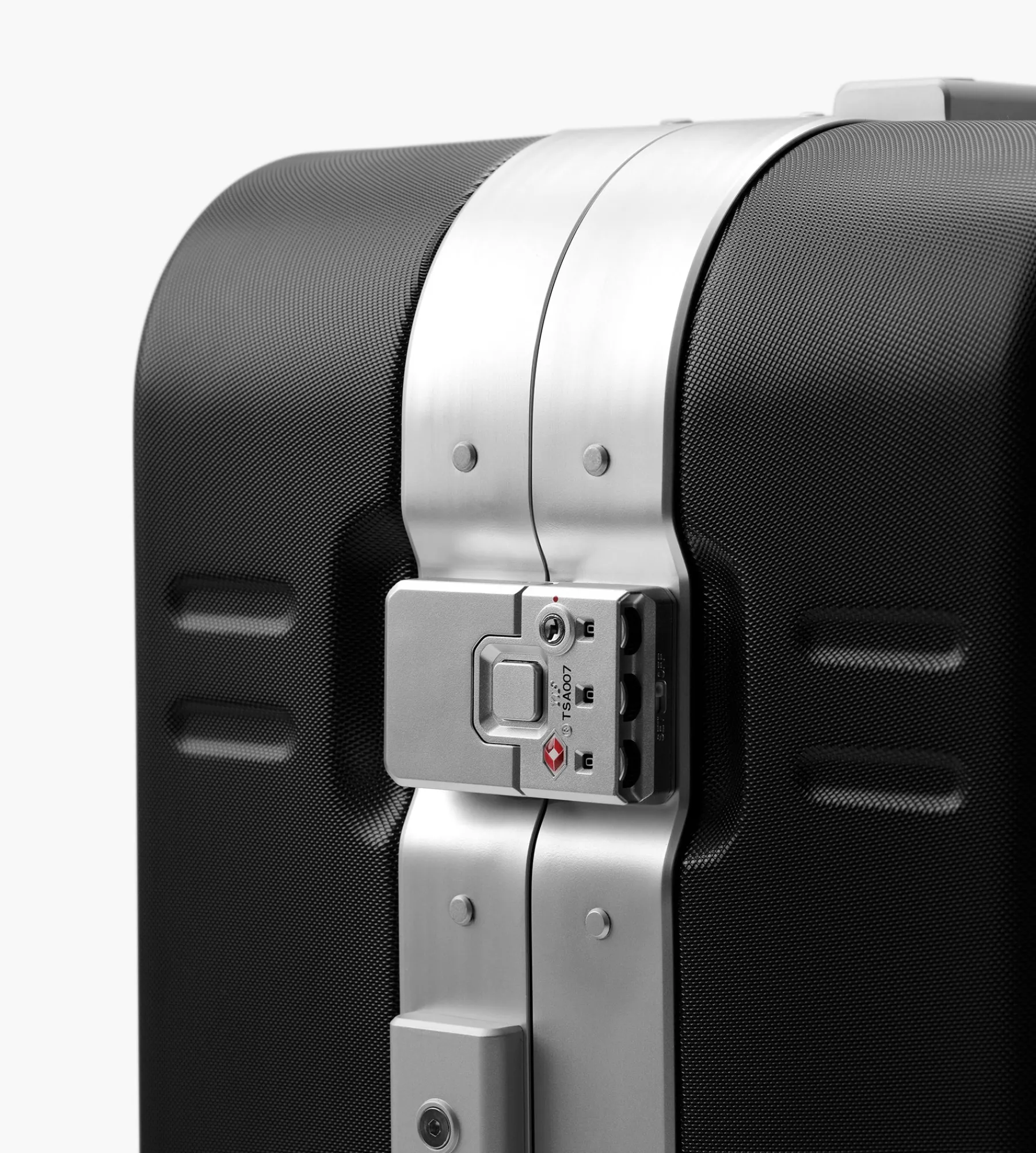 D__b__™ Ramverk Pro Carry-on Black Out