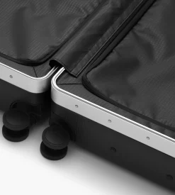 D__b__™ Ramverk Pro Carry-on Black Out