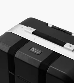 D__b__™ Ramverk Pro Check-in Luggage Medium Black Out