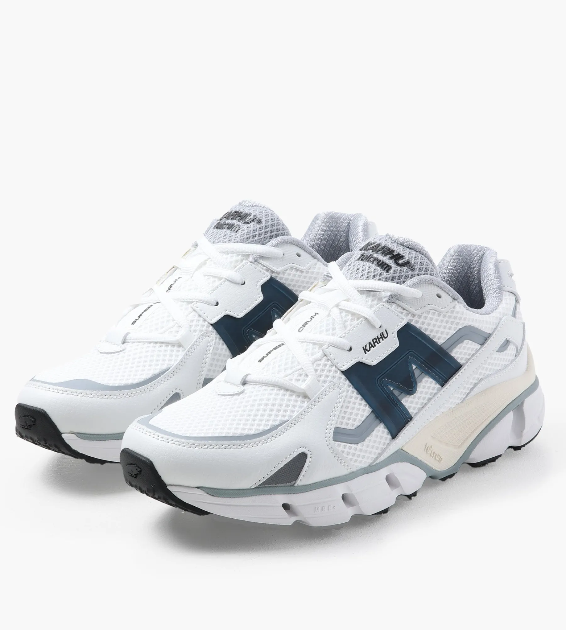 Karhu Super Fulcrum White Deep Dive