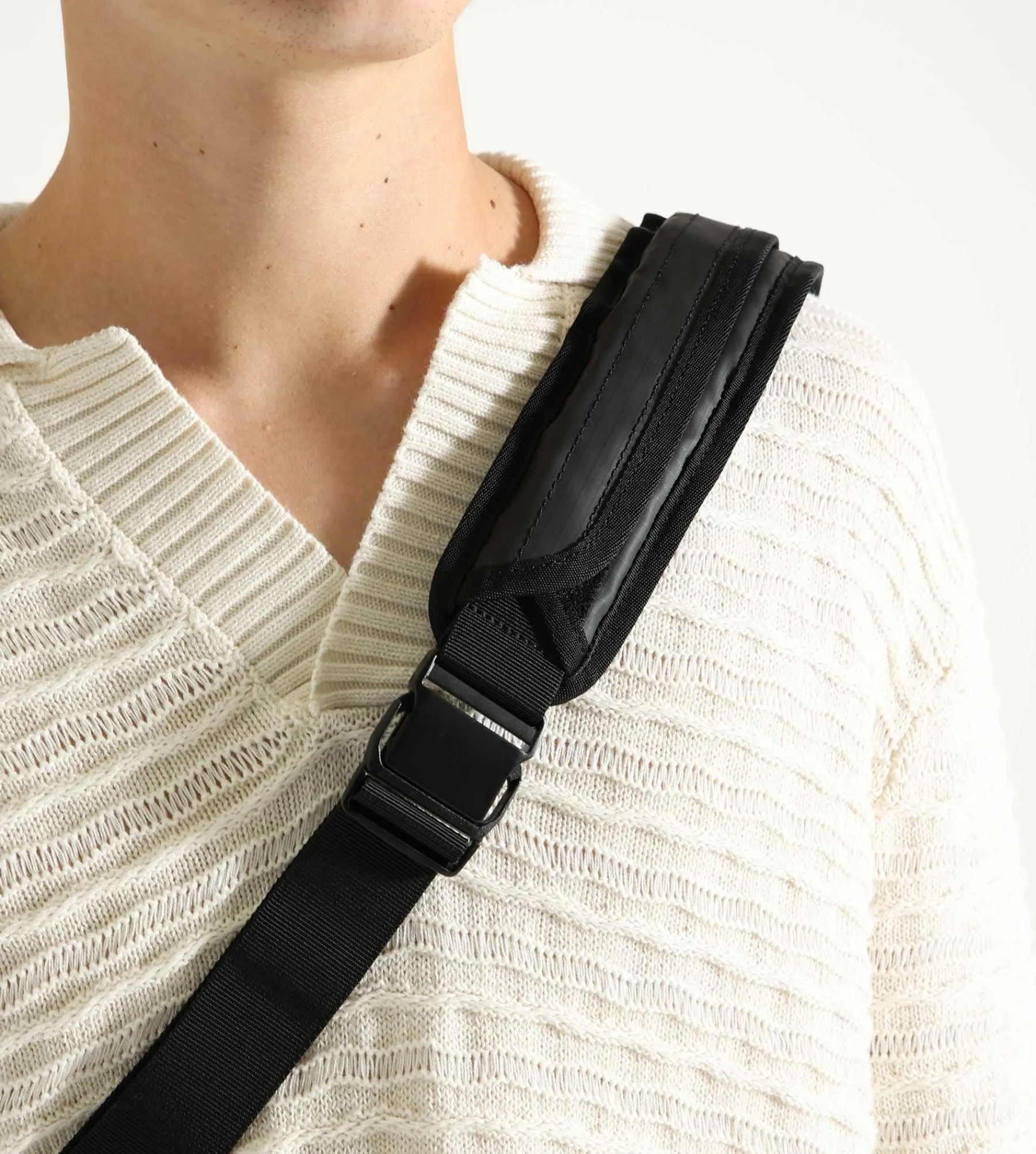 D__b__™ Ramverk Pro Sling Bag 20L Black Out