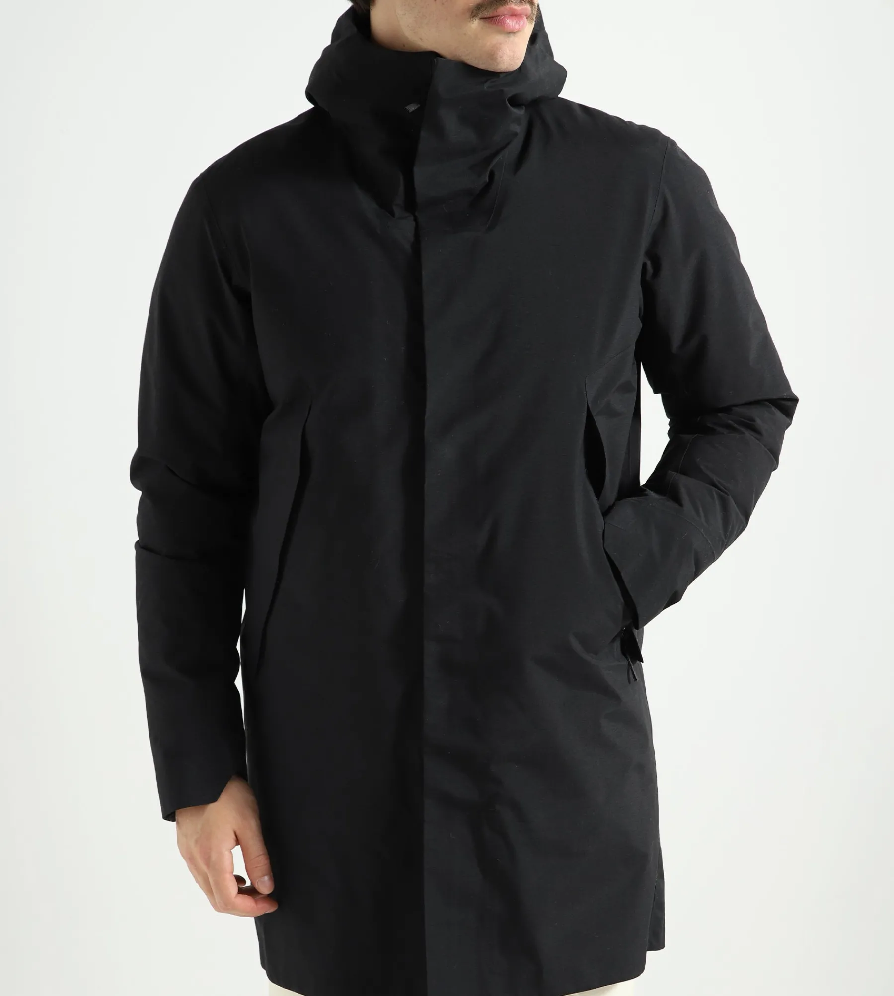 Veilance Monitor Down Coat Black