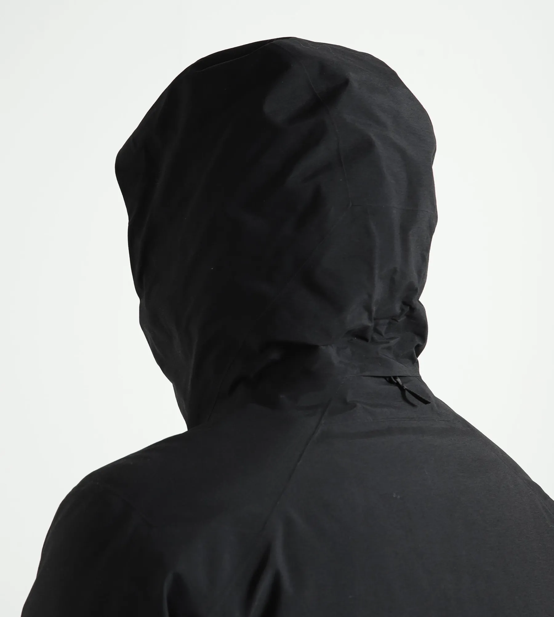 Veilance Monitor Down Coat Black