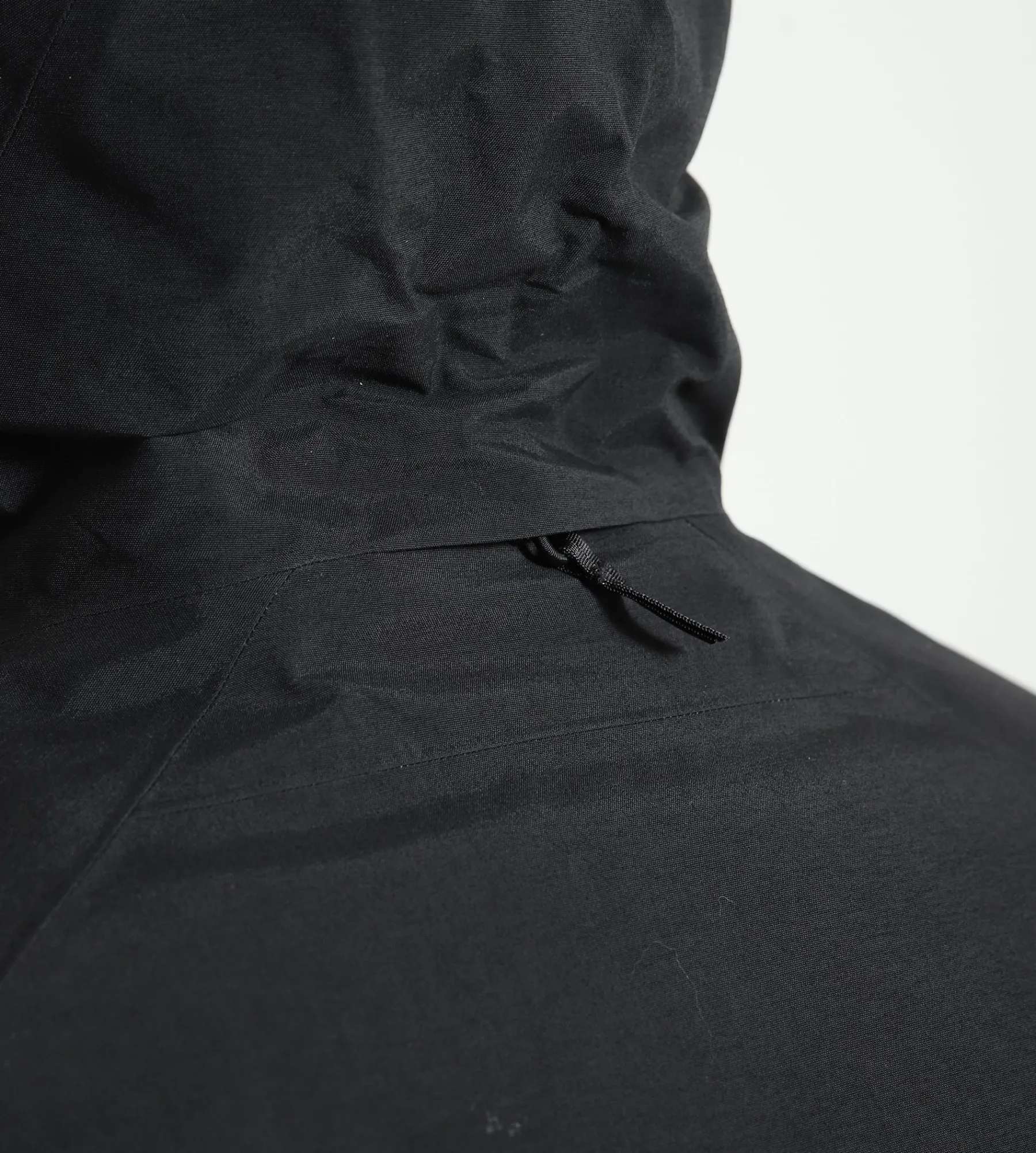Veilance Monitor Down Coat Black