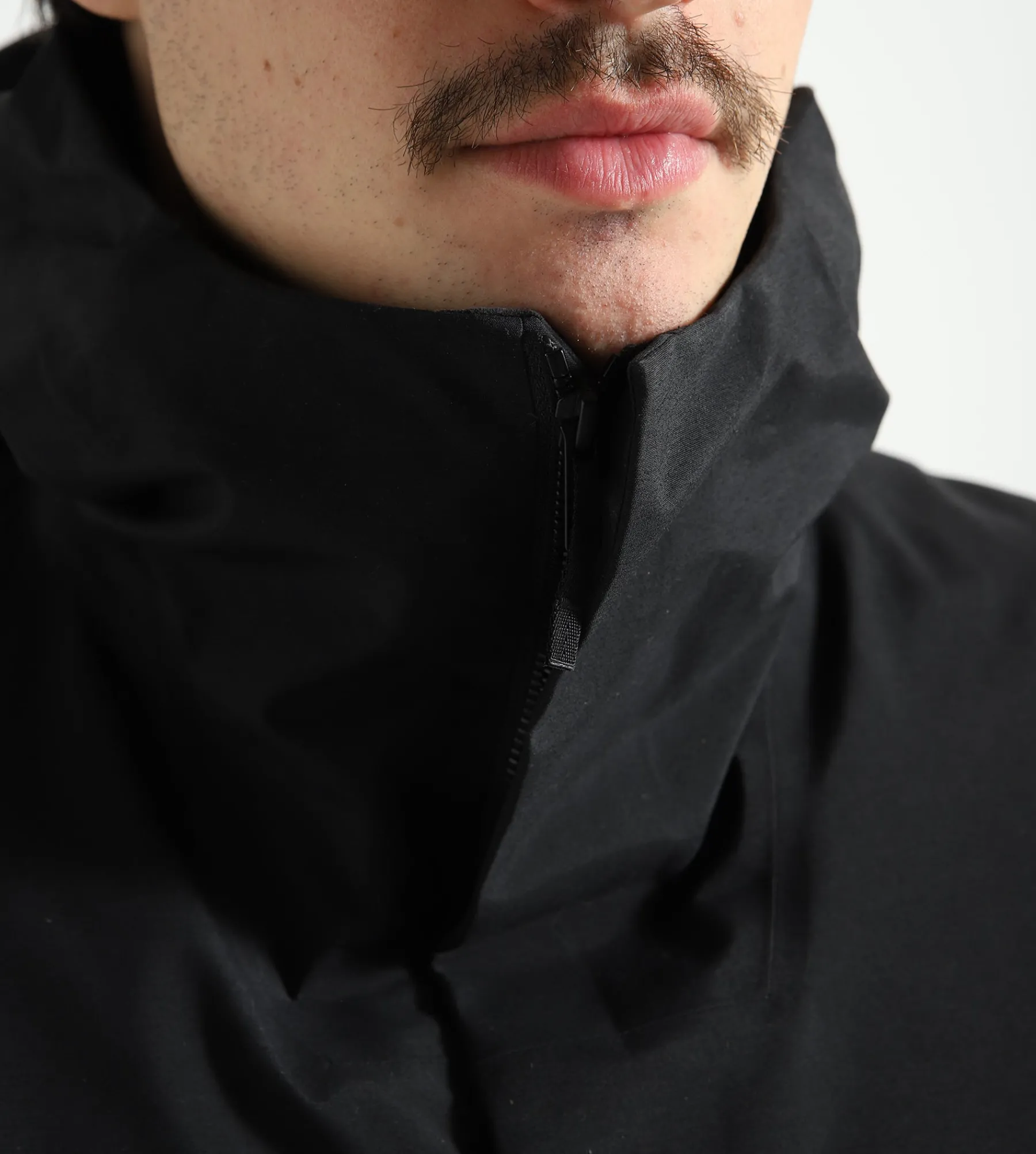Veilance Monitor Down Coat Black
